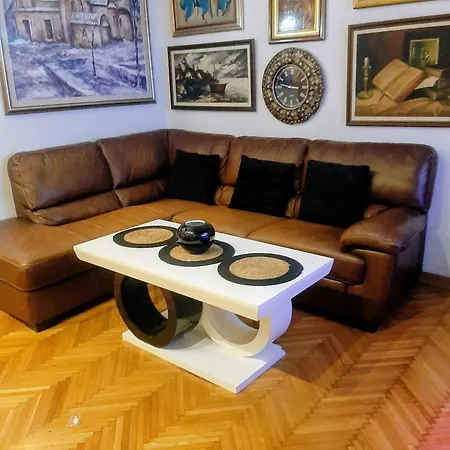 Stylish King Downtown بودغوريتْسا