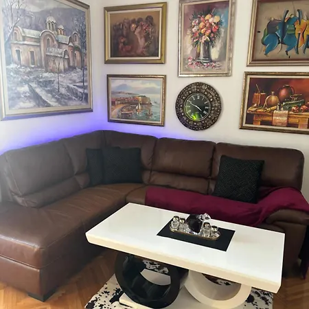 Stylish King Downtown Apartment *
