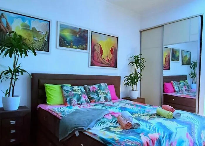 Stylish King Downtown Apartment